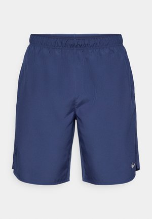 Pantaloncini sportivi blu navy con vita elastica, spacchi laterali, tessuto liscio e piccolo logo argento sul lato inferiore sinistro.