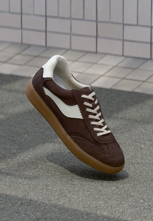 NOTICE 2.0 - Treniņu apavi - dark brown