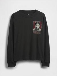 Tricou negru cu mâneci lungi, având un grafic pătrat cu un personaj din "Stranger Things". Material moale, guler rotund și croială lejeră.