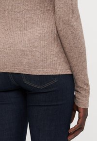ONLY Tall ONLLINEA O NECK BUTTON - Top s dlouhým rukávem - brown lentil melange