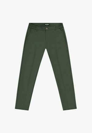 Donkergroene, slim-fit, casual broek met elastische tailleband, knoopsluiting, riemlussen en zijzakken, plat neergelegd.