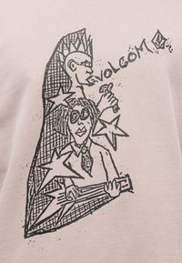 Ροζ ανοιχτό κοντομάνικο μπλουζάκι με μαύρα γραμμικά σχέδια δύο φιγούρων περιτριγυρισμένων από αστέρια και το κείμενο "Volcom".