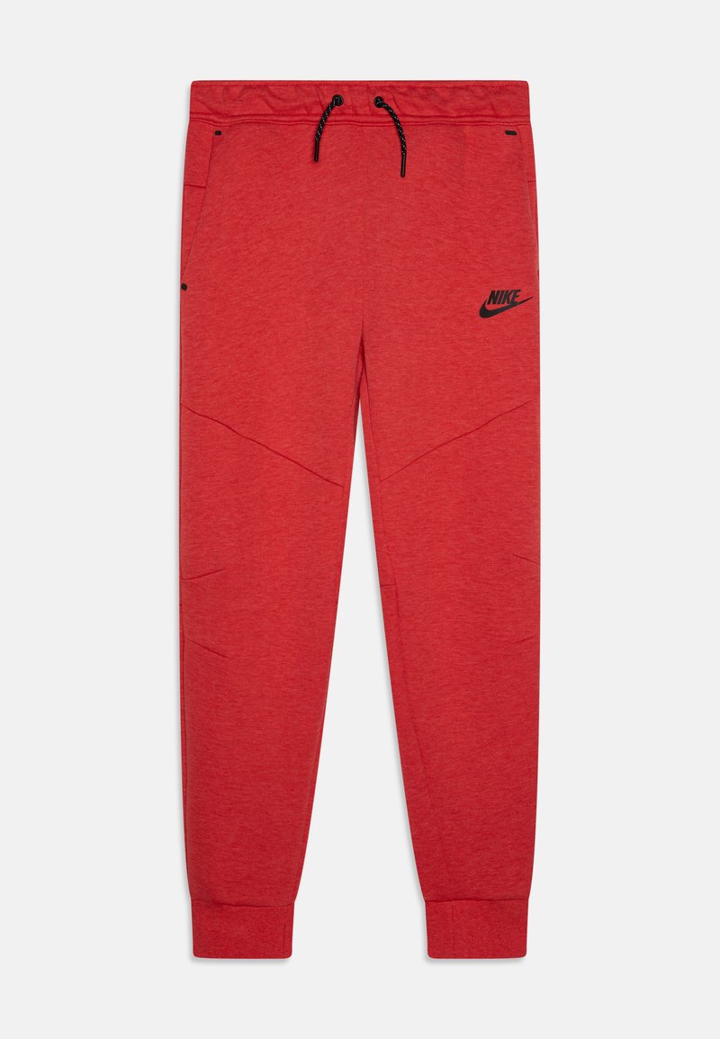 Sarkani sporta bikses no mīksta auduma, ar elastīgu jostu ar auklu, sānu kabatām un melnu Nike logo uz augšstilba.