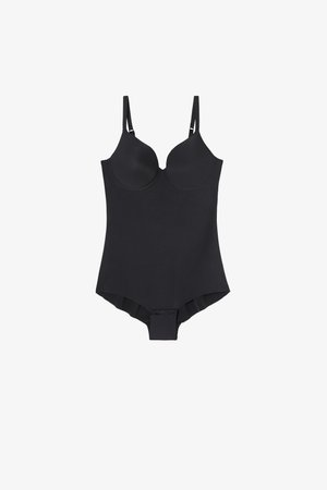 Schwarzer Body mit geformten Cups, dünnen verstellbaren Trägern, glatter Textur und Druckknopfverschluss am unteren Ende; nahtloses Design für Komfort.