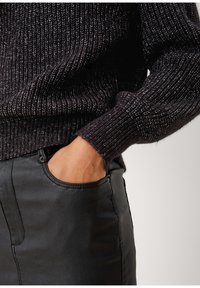 QS Strickpullover - mottled black