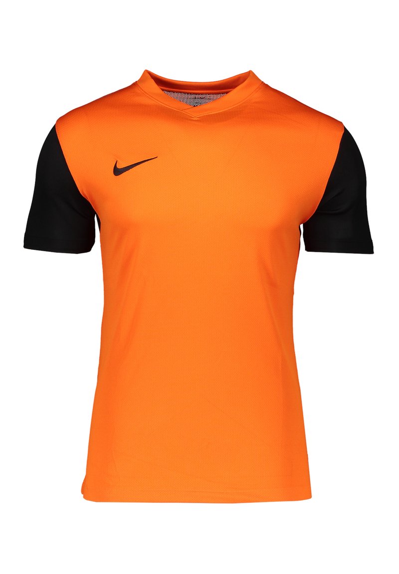 Oranges kurzärmliges Sportshirt mit schwarzen Ärmeln und einem V-Ausschnitt. Es verfügt über einen strukturierten Stoff und ein kleines schwarzes Logo auf der Brust.