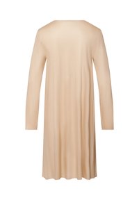 Abito a maniche lunghe in tessuto beige chiaro, caratterizzato da una silhouette svasata e ampia, texture liscia e scollatura tonda che si estende fino a metà polpaccio.