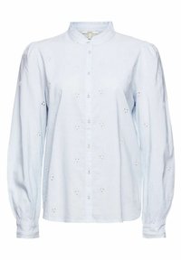 Camicia azzurro chiaro con colletto alla cinese, maniche lunghe e ampie, e ricami floreali a giorno su tutta la superficie.