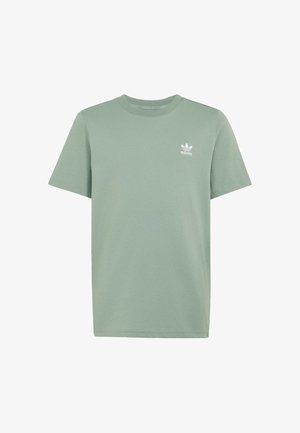 Lichtgroen Adidas T-shirt met korte mouwen en klein wit Adidas-logo op de linkerborst tegen een witte achtergrond.