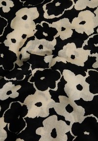 Écharpe Femme à Motif Fleuri Grain De Malice - 180x70 Cm, Légère Et Douce, Franges