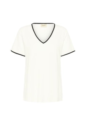Bijela majica kratkih rukava s V-izrezom i crnim obrubom na rubovima izreza i rukava, s oznakom "CREAM" na unutrašnjoj strani stražnjeg ovratnika.