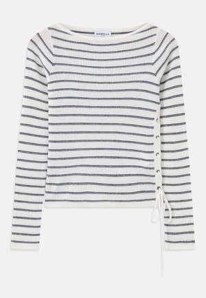 Pruhana dolga majica z dolžnimi rokavi v beli in mornarsko modri barvi, z širokim izrezom in zavezovanjem ob strani. Narejena iz teksturirane pletene tkanine.