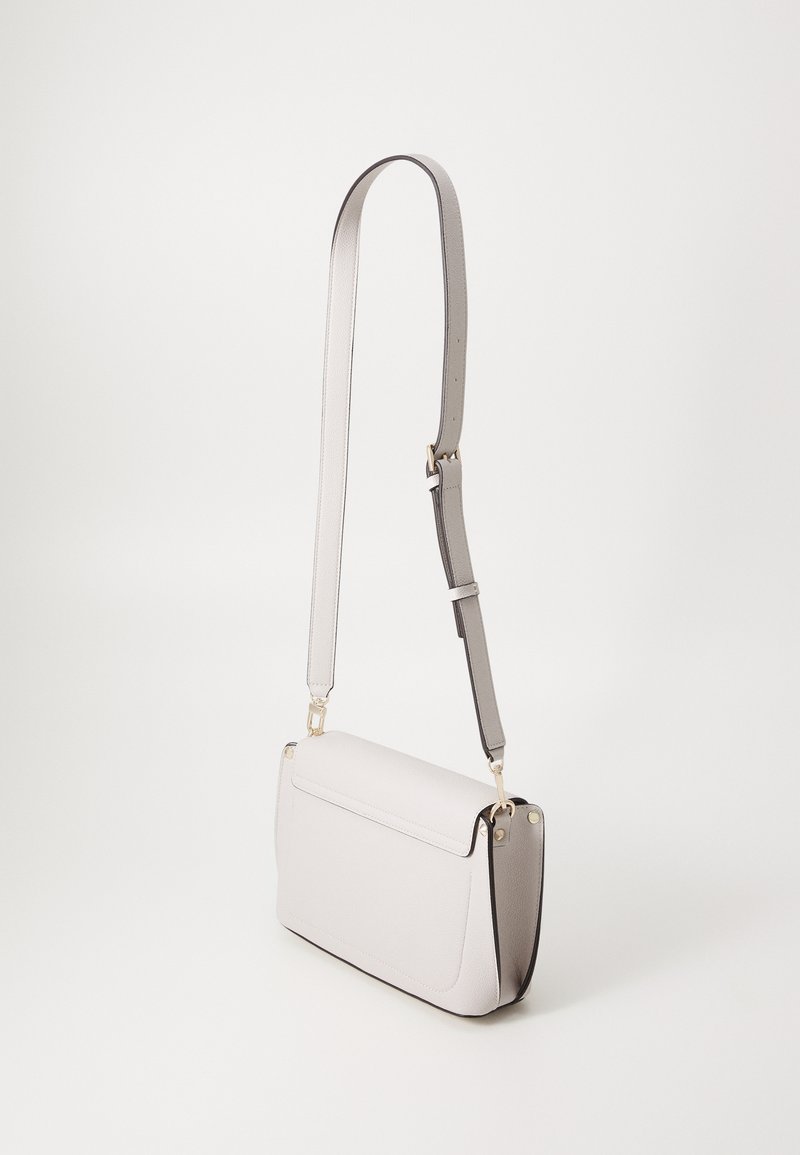 Sac à Main GUESS Meridian Flap Crossbody - Couleur Cornsilk Jaune Pâle - Neuf Avec étiquettes