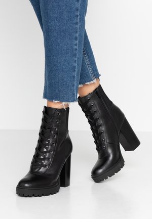 Bottines à talons hauts - black
