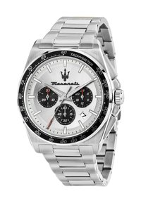 Silverfärgad kronografarmbandsur med en band av rostfritt stål, svarta underdials, tachymetrisk bezel och en sifferdisplay vid klockan 6.