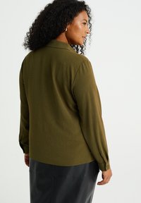 WE Fashion CURVE - Hemdbluse - green