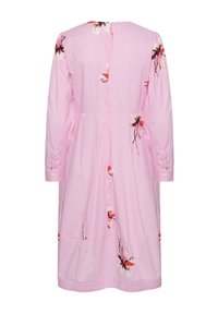 Rosa gestreiftes Kleid mit floralen Drucken, langen Ärmeln, Knopfverschluss am Rücken und geraffter Taille, in entspannter Passform und knielangem Saum.