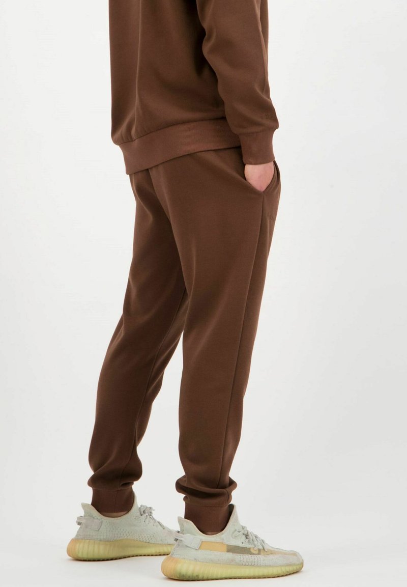 Herren Trainingsanzüge | EOSELIO Jogginghose chocolate brown/braun - WA97464 Herren Trainingsanzüge | EOSELIO Jogginghose chocolate brown/braun - WA97464
