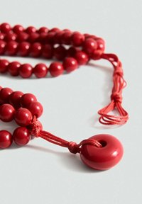 Mango BALL WITH FLOWER DETAIL - Collana - red