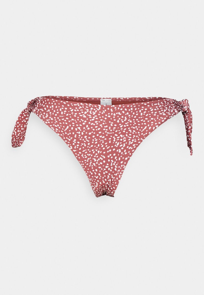 Parte de baixo de bikini em vermelho enferrujado com manchas brancas. Apresenta laços nas laterais para um ajuste ajustável. Tecido suave com uma textura lisa.