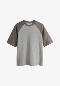 Nem kiválasztott, neutral raglan