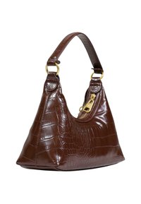 Sac en cuir gaufré crocodile marron avec une silhouette arrondie, des accessoires en métal doré et une fermeture éclair sur un côté.