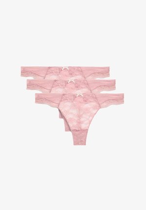 Ensemble de trois strings en dentelle rose, ornés de motifs floraux, avec une texture douce et de délicates nœuds à la ceinture avant.
