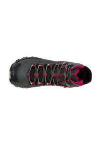 Scarpa da trekking nera con accenti rosa e grigi, dotata di una parte superiore testurizzata, design con lacci rapidi e suola robusta per la trazione.