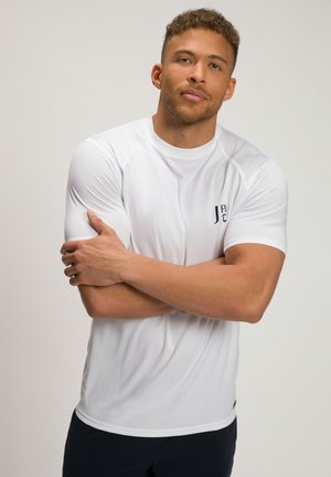Weißes Sport-T-Shirt mit kurzen Ärmeln, Rundhalsausschnitt und strukturiertem Stoff. Verfügt über ein kleines Logo auf der linken Brustseite.