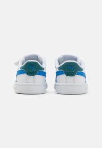 Puma SMASH 3.0 UNISEX - Sportcipő - white/hyperlink blue/cold green