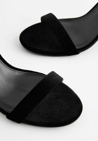 Next FOREVER COMFORT BLOCK REGULAR WIDE FIT - Sandaalit nilkkaremmillä - black velvet