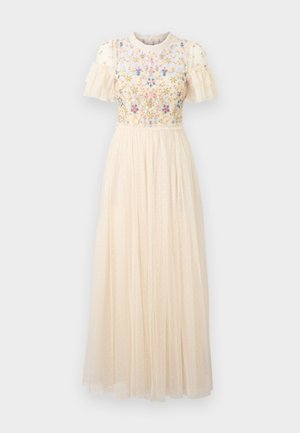 Vestido midi color crema con mangas cortas y con volantes, bordado floral en el cuerpo y una falda transparente con lunares y caída fluida.