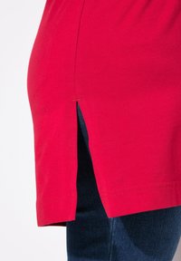 Ulla Popken V-AUSSCHNITT 3/4-ARM - Langarmshirt - ruby red