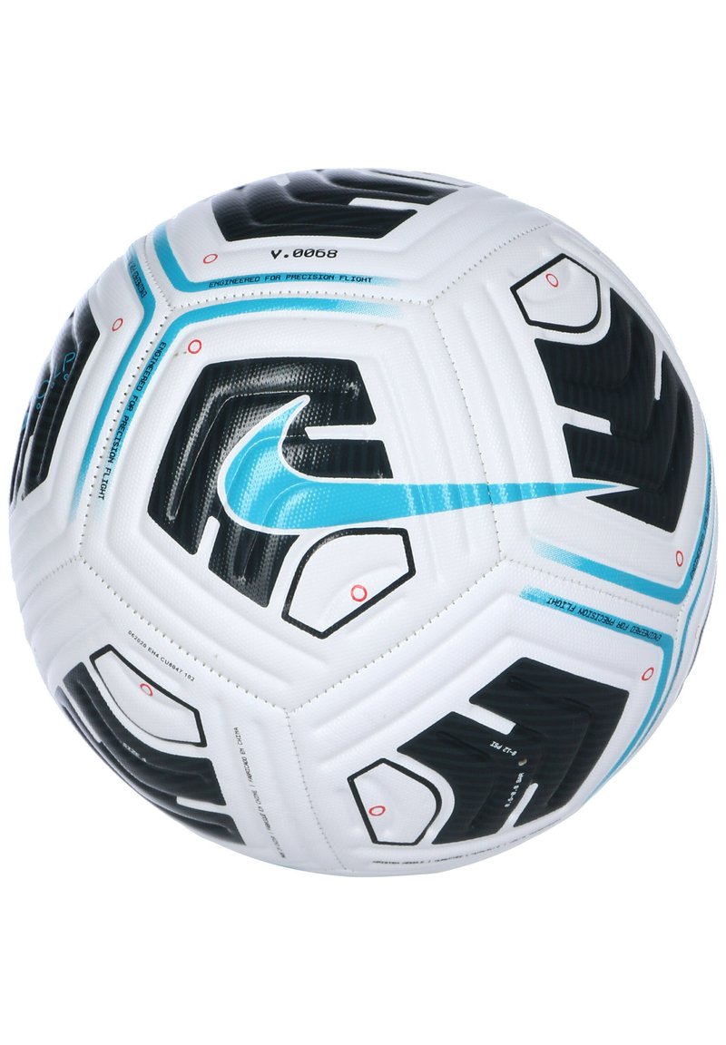 Weißer und schwarzer Fußball mit blauem Nike-Swoosh und geometrischen Mustern, mit dem Text "Entwickelt für präzisen Flug."