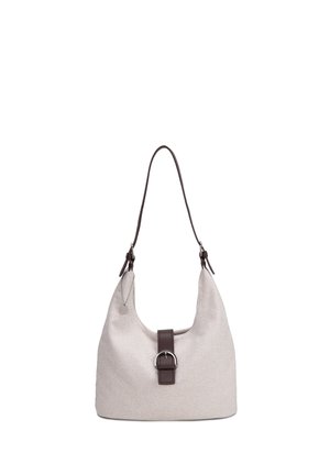 Hellgraue Stoff-Schultertasche mit dunkelbraunem, verstellbarem Riemen und zentralem Schnallenverschluss auf der Vorderseite.