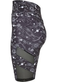Zwarte sportshorts met een hemels patroon, met witte sterren en planeten, en mesh uitsparingen aan de zijkanten voor ademend vermogen.
