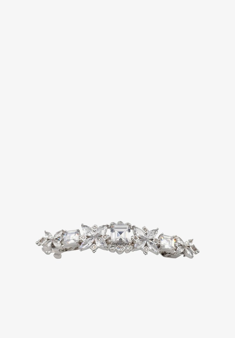 Barrette en métal argenté ornée de strass, mettant en avant des cristaux transparents de forme rectangulaire et florale, alternant dans le design avec des détails complexes.