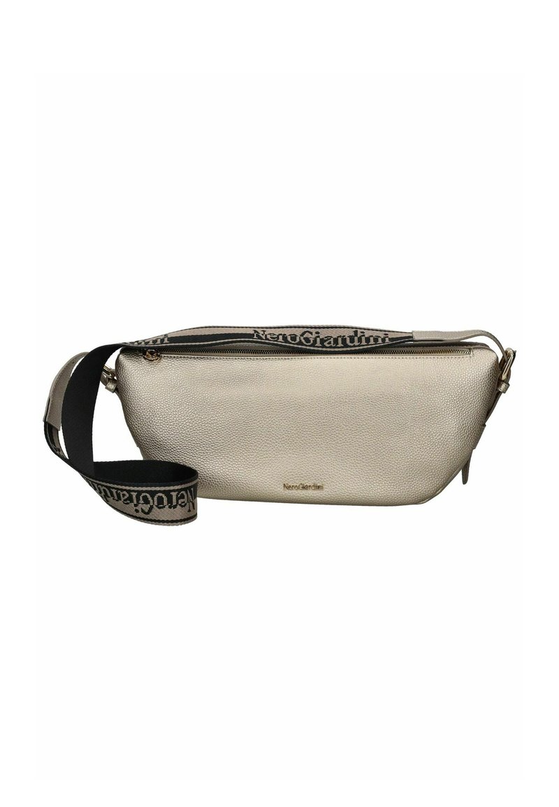 Borsa a tracolla beige texturizzata con tracolla regolabile nera e beige che presenta la scritta "NeroGiardini" e una chiusura con zip superiore.