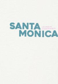 Valkoinen kangas, jossa on rohkeaa teal-väriä oleva teksti "SANTA MONICA" ja pienempää vaaleanpunaista tekstiä, jossa lukee "LOS ANGELES OCEAN PARK BLVD."