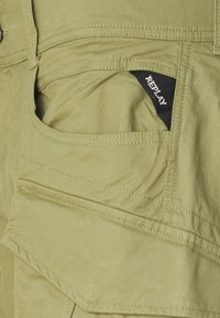 Replay Shorts - moss green