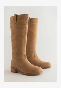 Sélectionné, tan brown suede