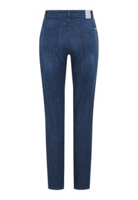 Dunkelblaue Slim-Fit-Jeans mit zwei Gesäßtaschen und einem kleinen Etikett nahe dem Bund auf der rechten Seite.