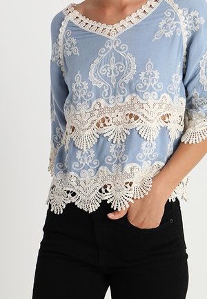 Blus - blue