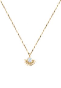 Collana in oro con pendente a forma di sole, dotato di una pietra di luna blu al centro e raggi dettagliati che si estendono verso l'esterno.