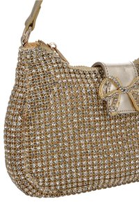 Borsa a perline con design intrecciato in oro e argento, dettaglio con fiocco in raso e chiusura con zip. Texture liscia con finitura lucida.