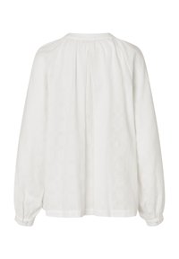 Hvid langærmet bluse med tekstureret stof, samlet ryg og elastiske manchetter. Har en diskret ternet mønster for visuel detalje.