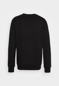 Svart sweatshirt med långa ärmar, ribbade muddar och hals. Slätt bomullsmaterial, enkel design, inga mönster eller grafiska motiv.