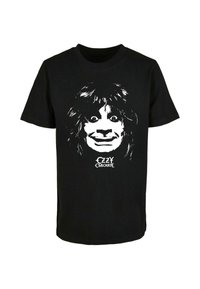 Must musta t-särk, millel on valge graafikaprint pika juuksega näost, all tekst "Ozzy Osbourne".
