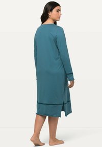 Ulla Popken OPEN ZOOM GESCHULPTE RANDJES RONDE HALS LANGE MOUWEN - Nattrøjer / negligé - petrol