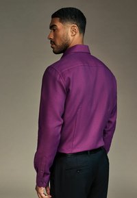Next TRIMMED EASY CARE SINGLE CUFF - Hemd - purple